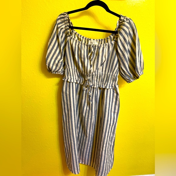 ✨Worn once✨ Universal Thread Women Dress Size M Striped Puff Short Sleeve - Picture 2 of 4